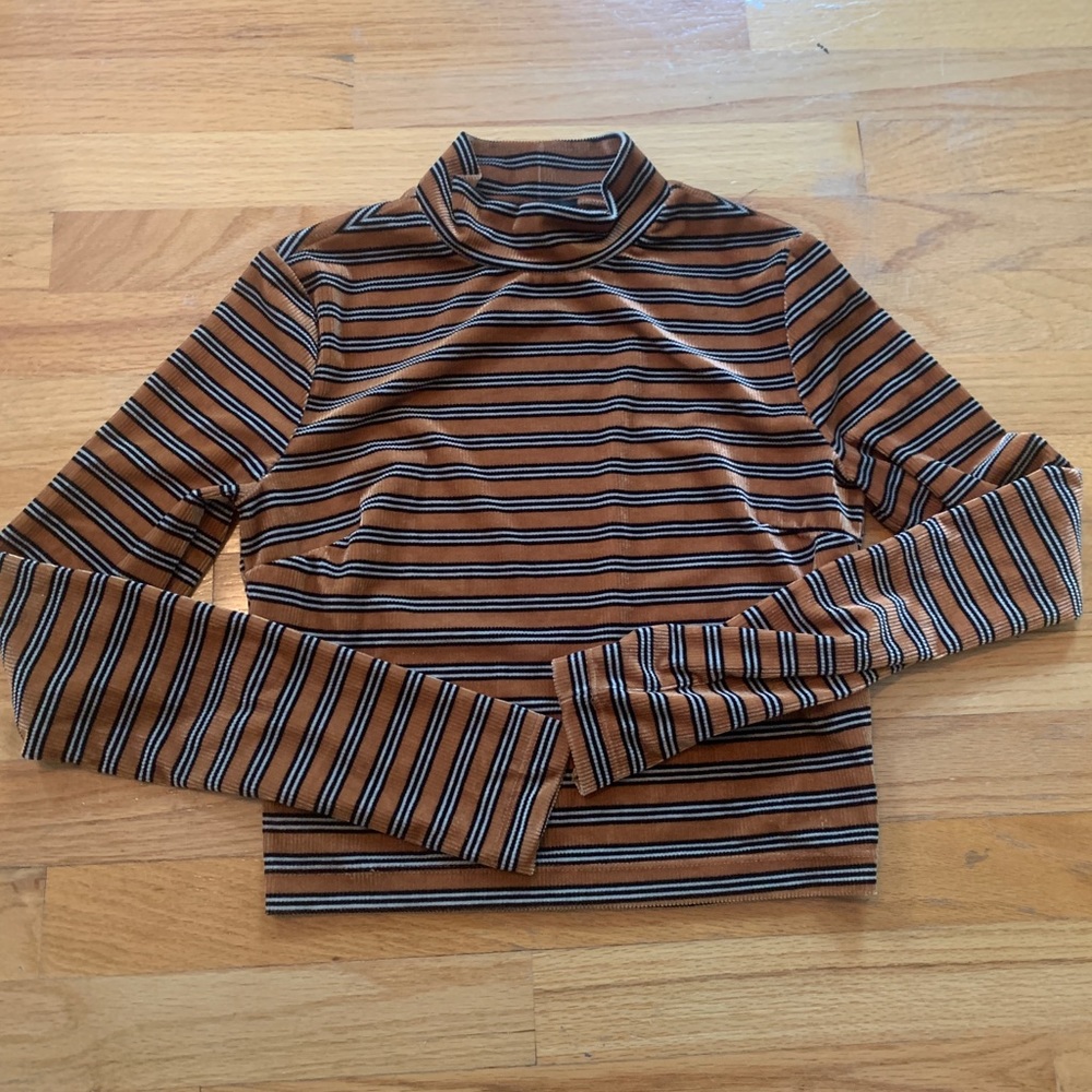 🎈Forever 21 Mock Neck Shirt